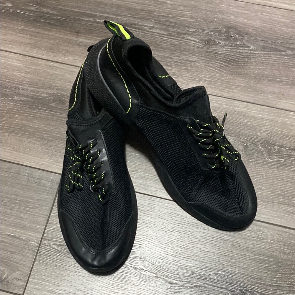 NWOT! Hind Black and Green Men's Athletic Shoes